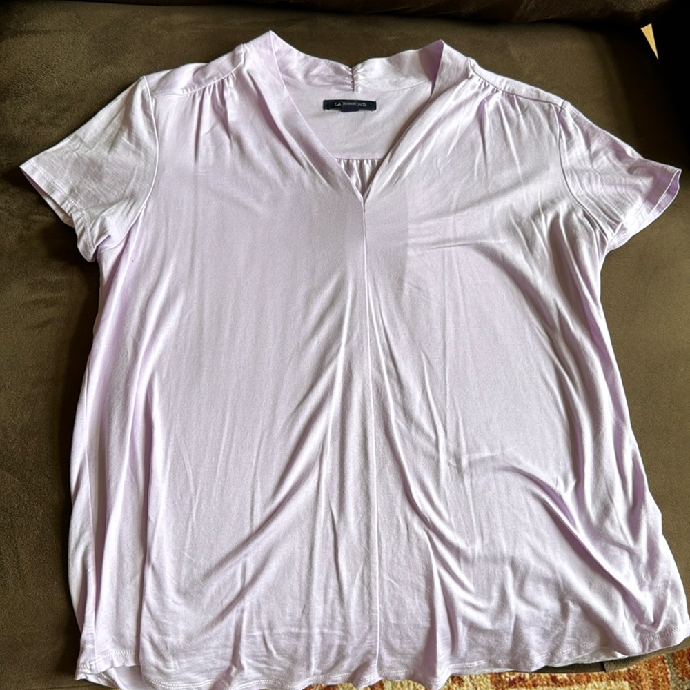 Lands and soft purple V-neck short sleeve top